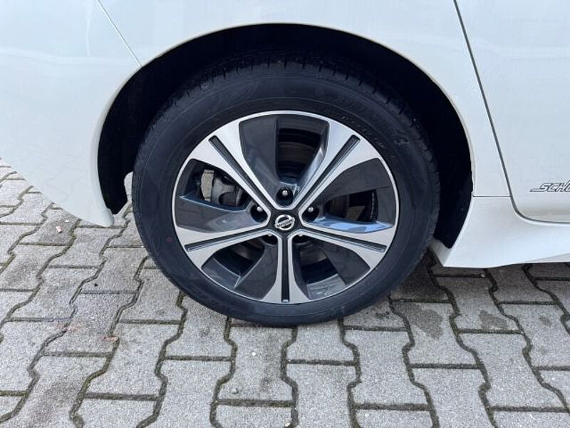 Nissan Leaf N-Connecta 40kWh 150PS Winter 2-Farben Navi