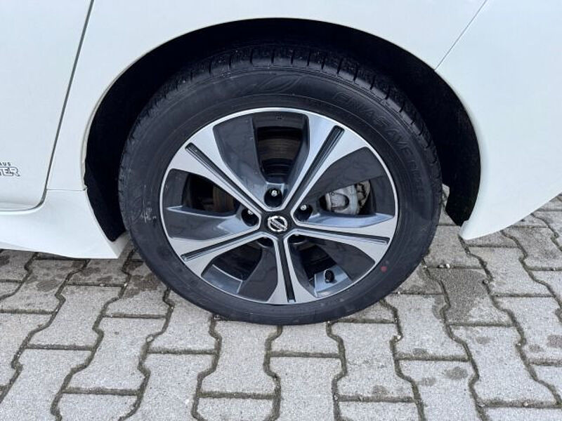 Nissan Leaf N-Connecta 40kWh 150PS Winter 2-Farben Navi