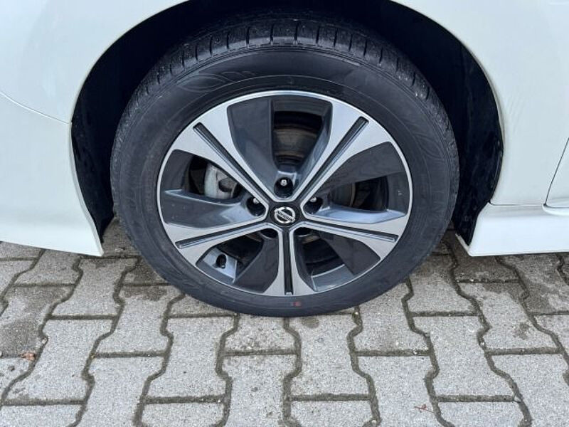 Nissan Leaf N-Connecta 40kWh 150PS Winter 2-Farben Navi