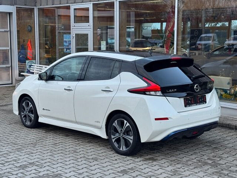 Nissan Leaf N-Connecta 40kWh 150PS Winter 2-Farben Navi