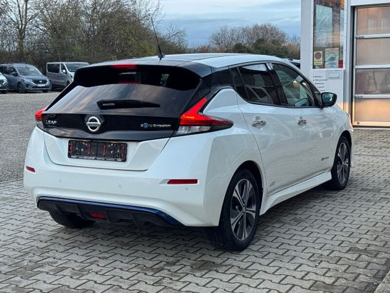 Nissan Leaf N-Connecta 40kWh 150PS Winter 2-Farben Navi